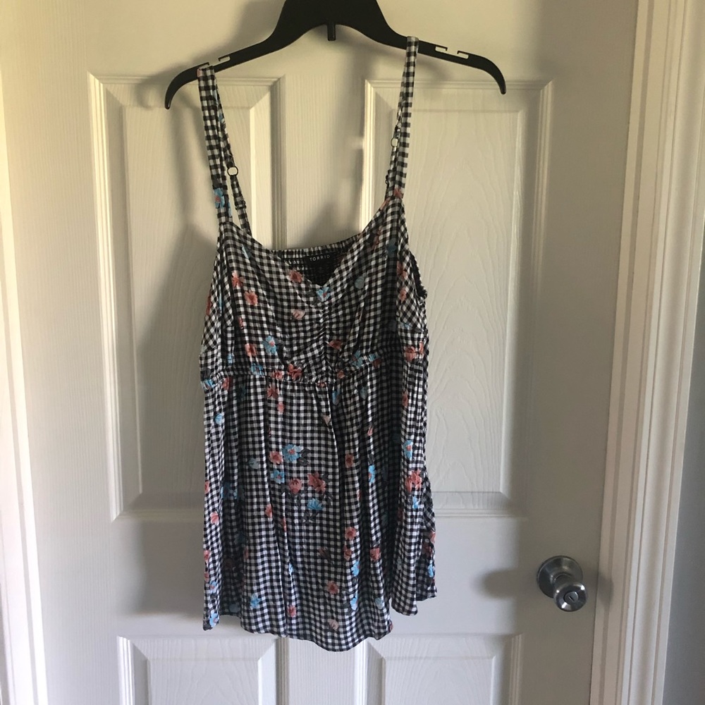 Torrid printed tank.